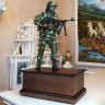 Большая фигура «Солдат с пулемётом» — русские подарки на день защитника Отечества