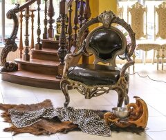 Эксклюзивное резное кресло «Сафари» ручной работы