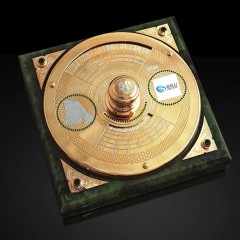 Настольный сувенир «Вечный календарь» на нефрите