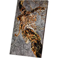 Декоративное панно «Леопард» из янтаря и карельской берёзы
