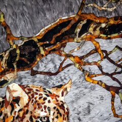 Декоративное панно «Леопард» из янтаря и карельской берёзы