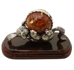 Сувенир «Щенок с мячиком» на янтаре