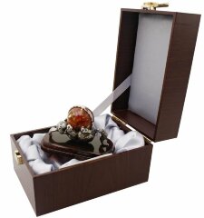 Сувенир «Щенок с мячиком» на янтаре