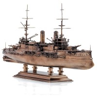Масштабная модель броненосца «Бородино» построенного в городе Санкт-Петербург в подарок коллекционеру