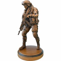 Резная статуэтка «Штурмовик ССО» из массива дерева