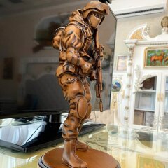 Резная статуэтка «Штурмовик ССО» из массива дерева