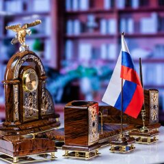 Настольный набор «Золотой орёл» с офисными принадлежностями из обсидиана