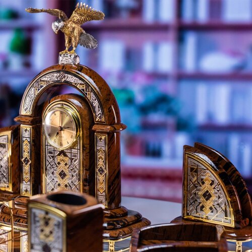 Настольный набор «Золотой орёл» с офисными принадлежностями из обсидиана