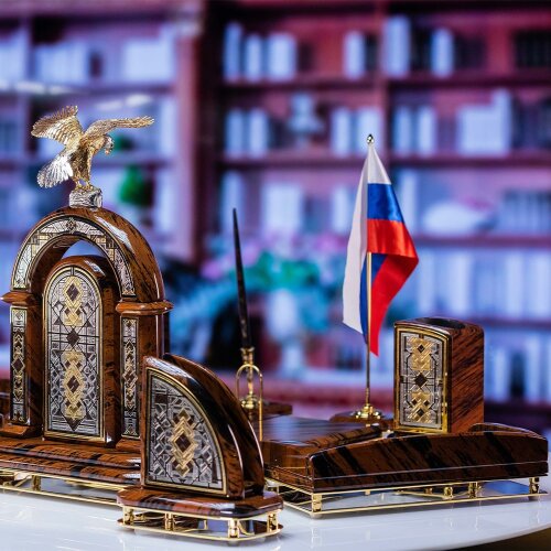 Настольный набор «Золотой орёл» с офисными принадлежностями из обсидиана