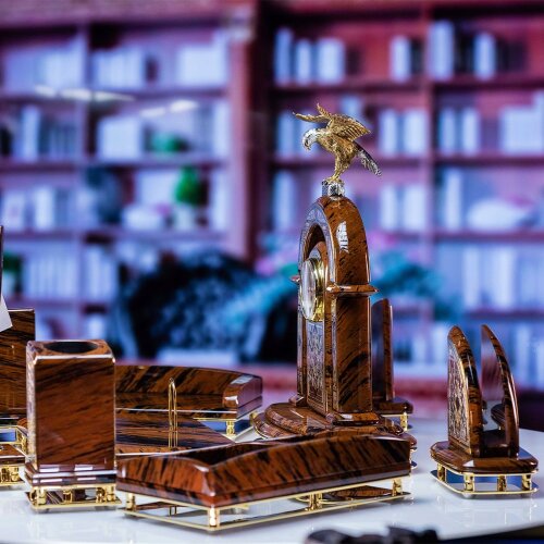 Настольный набор «Золотой орёл» с офисными принадлежностями из обсидиана
