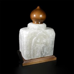 Настольная лампа «Храм» белого свечения из каменной соли для интерьера спальни