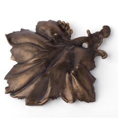 Бронзовая пепельница «Лист смородины»