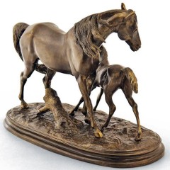 Скульптурная композиция «Лошадь с жеребенком» для классического стиля оформления интерьера