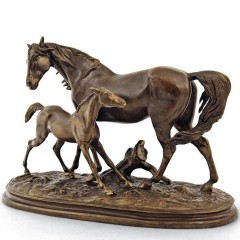 Скульптурная композиция «Лошадь с жеребенком» для классического стиля оформления интерьера