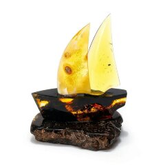 Сувенирная фигурка корабля «Жемчужина» из натурального янтаря