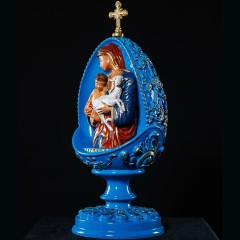 Сувенирное пасхальное яйцо «Богородица с ребёнком» (синее) в подарочном футляре