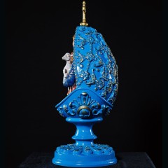 Сувенирное пасхальное яйцо «Богородица с ребёнком» (синее) в подарочном футляре