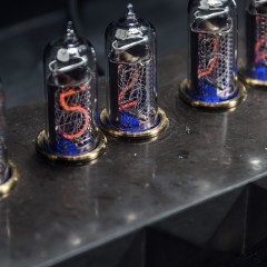 Чёрные часы с неоновыми лампами «Сатурн-Б» (ИН-14)