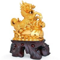 Деревянная фигурка китайского дракона «Пи Яо» на золотом мешке — талисман благополучия и оберег дома
