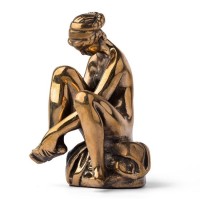 Скульптурная статуэтка «Девушка моющая ножки»