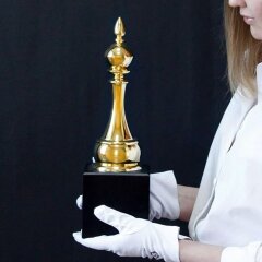 Позолоченный сувенир «Ключевая фигура» в подарок руководителю