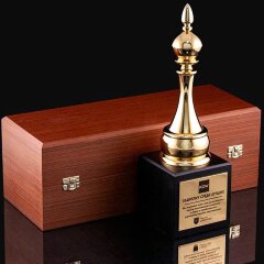 Позолоченный сувенир «Ключевая фигура» в подарок руководителю