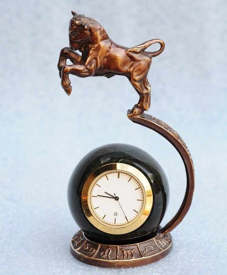 Часы тельца. Часы телец. Часы телец. Часы вель латунь козерог. Часы телец.