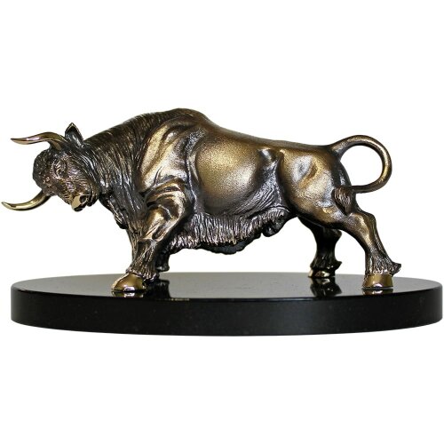 Бронзовая фигурка «Бык атакующий» на камне
