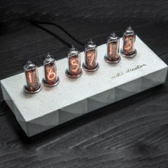 Белые ламповые часы «Сатурн-Б» с несколькими настройками яркости