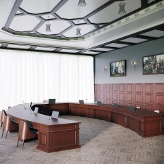 Большой конференц стол «Переговоры» из массива ценных пород дерева с кожаными креслами