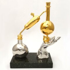 Сувенирная композиция «Химия ради жизни» с золочением