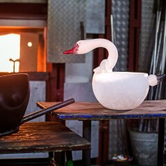 Большая декоративная чаша «Гусь» из художественного стекла