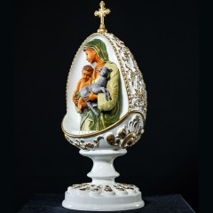 Декоративное пасхальное яйцо «Богородица с ребёнком» (бело-зелёное) в подарочном футляре