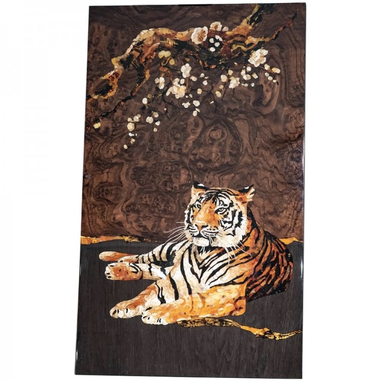 Декоративное панно «Тигр» из янтаря и морёного дуба