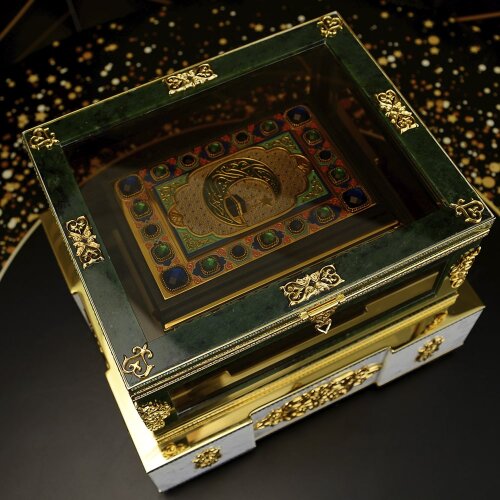 Подарочное издание «Коран» — священная книга в украшенном ларце