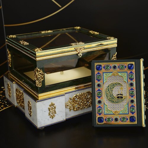 Подарочное издание «Коран» — священная книга в украшенном ларце