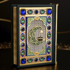 Подарочное издание «Коран» — священная книга в украшенном ларце