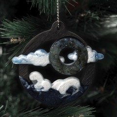 Мордовская ёлочная игрушка «Китайский пейзаж» (морёный дуб, лабрадорит)