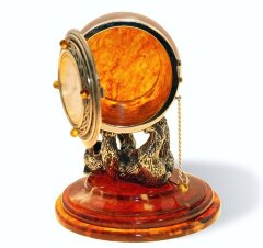 Часы из янтаря «Цирковой медведь»