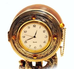 Часы из янтаря «Цирковой медведь»