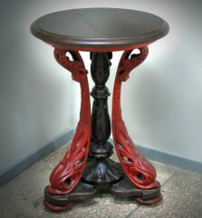 Деревянный столик «Дельфины»