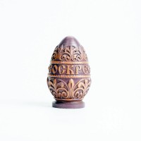 Резное пасхальное яйцо «Христос воскрес» (бордовое) из дерева