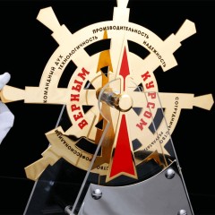 Эксклюзивных бизнес подарок с логотипом «Верный курс» в подарок начальнику