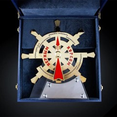 Эксклюзивных бизнес подарок с логотипом «Верный курс» в подарок начальнику