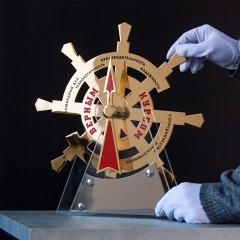 Эксклюзивных бизнес подарок с логотипом «Верный курс» в подарок начальнику