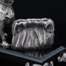 Серебряная статуэтка «Бордосский дог» на постаменте из вулканического камня обсидиан