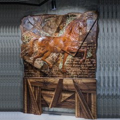 Большое резное панно «Лошадка от Леонардо» из ценных пород дерева