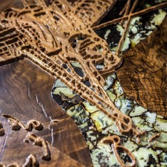 Большое резное панно «Лошадка от Леонардо» из ценных пород дерева