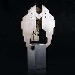 Настольная мерч статуэтка «Сильный духом» — нанесение логотипов бизнес партнёров