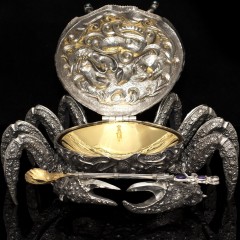 Икорница из серебра «Краб» с позолоченной ложкой в подарок к праздничному столу